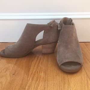 Lucky brand heels never worn!